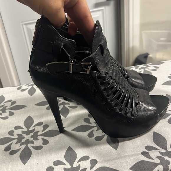 BCBG Generation Gregory black leather peep toe boot heels, size 9 - Picture 5 of 5